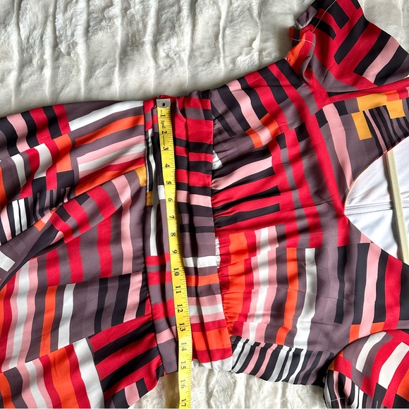 Stunning graphic stripe print crepe dress w/pockets! M-10 NWOT. Never worn. - Picture 13 of 13